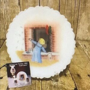 Vintage Fenton 1984 Christmas Fantasy Plate Numbered‎